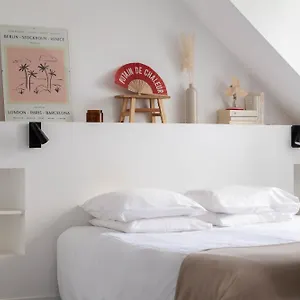 2* Bed & Breakfast Artefact